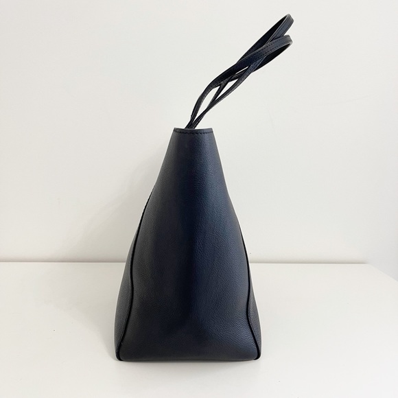 Louis Vuitton Lock Me Cabas Tote in Noir - Picture 8 of 9